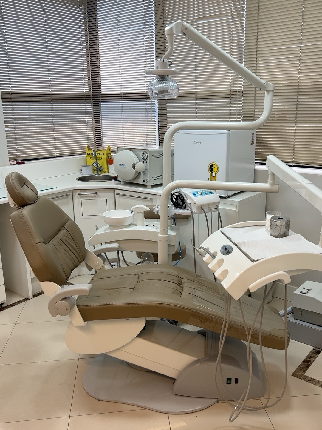 Cadeira e equipamentos odontológicos